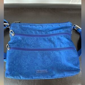 Sakroots zippered crossbody adjustable strap bag in blue handbag pure crossbody